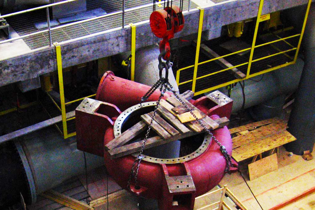 Hoisting the carefully rigged pump