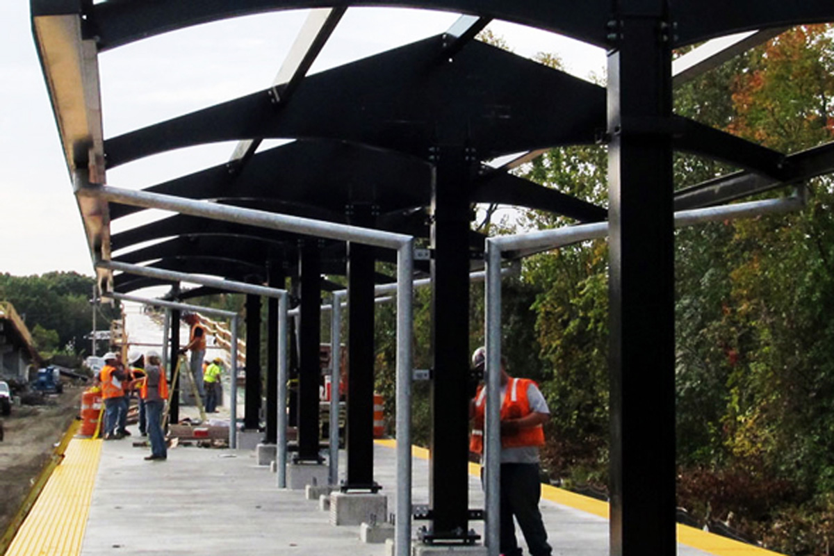 Installing roof supports over the station platform