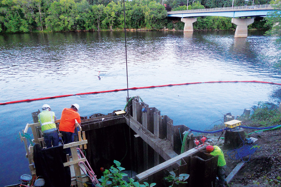 Constructing the CSO headwall inside a temporary cofferdam