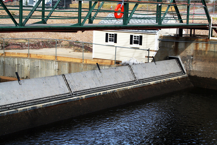 Another view of the Obermeyer Hydro inflatable flash board